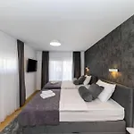 Vikendica Gina *