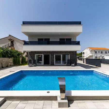 Gina Holiday home