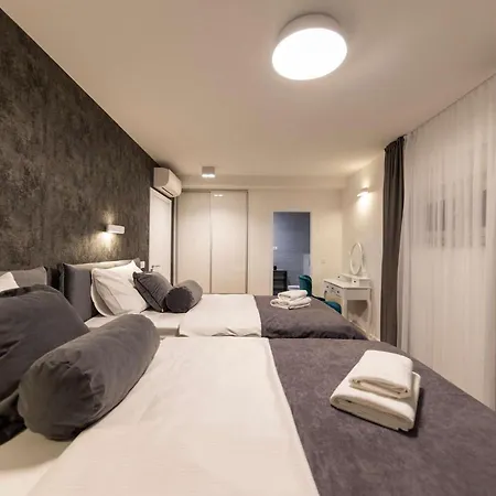 Ferienhaus Gina Sukošan